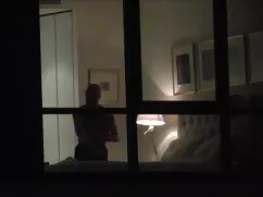 La bruna si fermò da ...